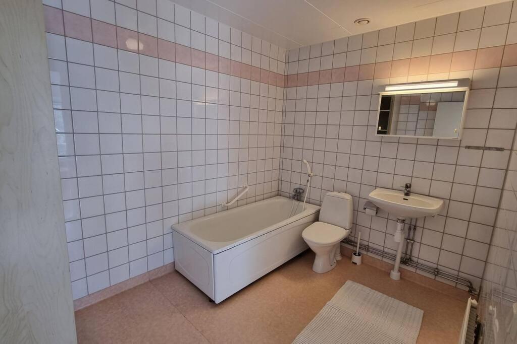 Trivsamt Parhus I Lugnt Omrade Inne I Tranas! Tranås Exterior foto