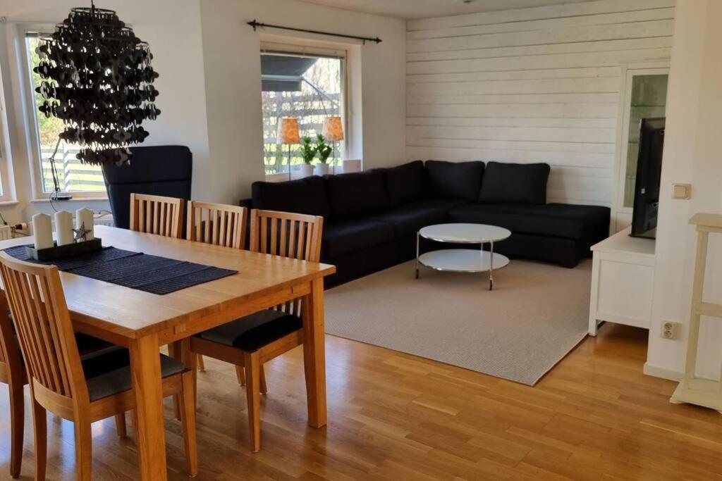 Trivsamt Parhus I Lugnt Omrade Inne I Tranas! Tranås Exterior foto