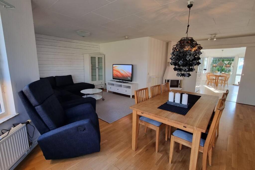 Trivsamt Parhus I Lugnt Omrade Inne I Tranas! Tranås Exterior foto